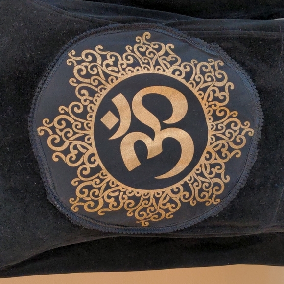 Black Velvet yoga hoodie with Om symbol - Picture 4 of 5